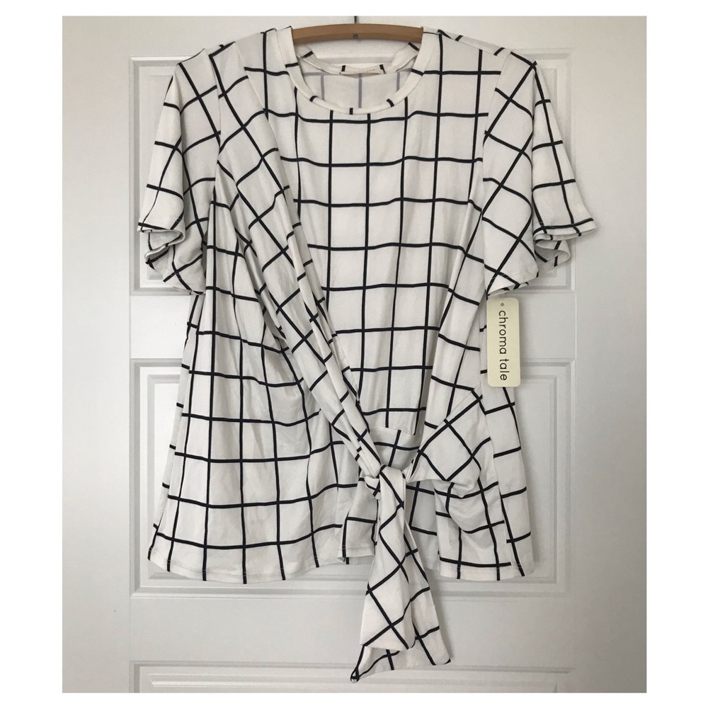 Chroma Tale // NWT Women’s Black & White Square Pattern Top
